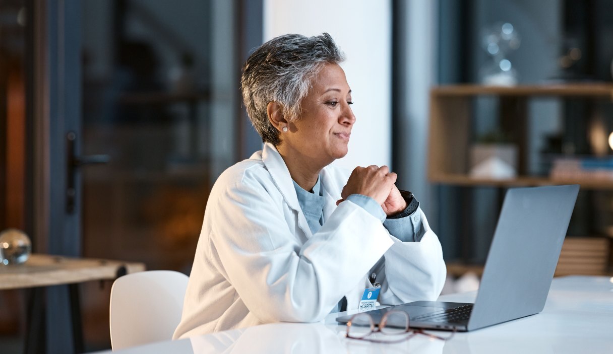Woman sitting in front of a laptop